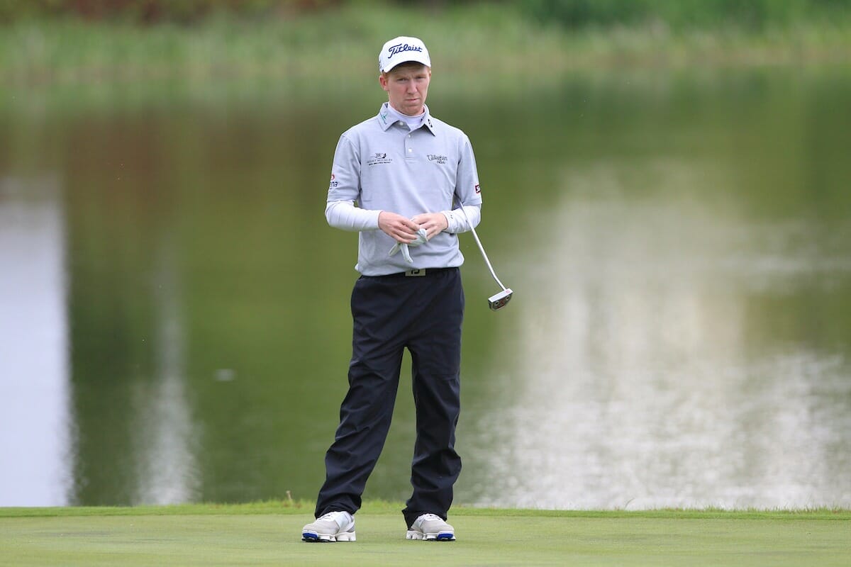 Moynihan and McGee dig deep to make matchplay stages