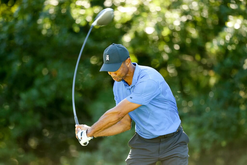 Woods lengthens putter as recovery bid continues