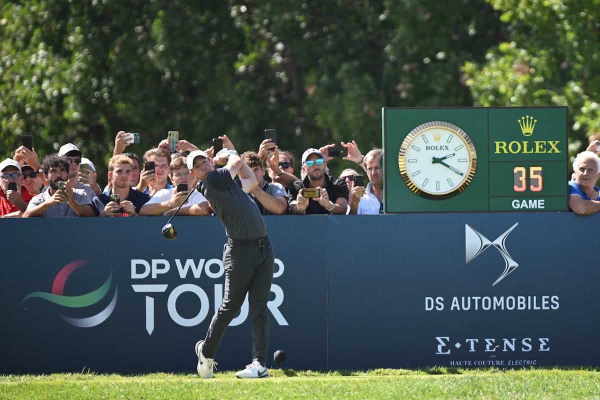 Late birdie sees McIlroy take narrow lead in Italy